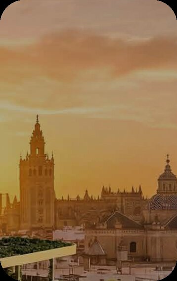 La Giralda al atardecer